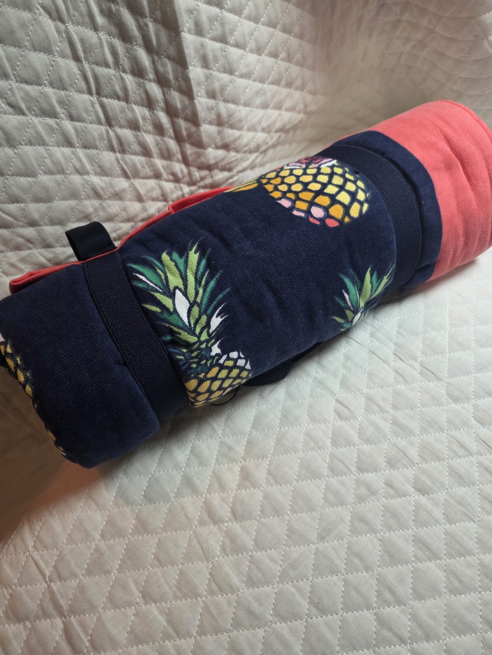 Vera Bradley Patterned Roll-Up Organizer in Red & Blue NWT